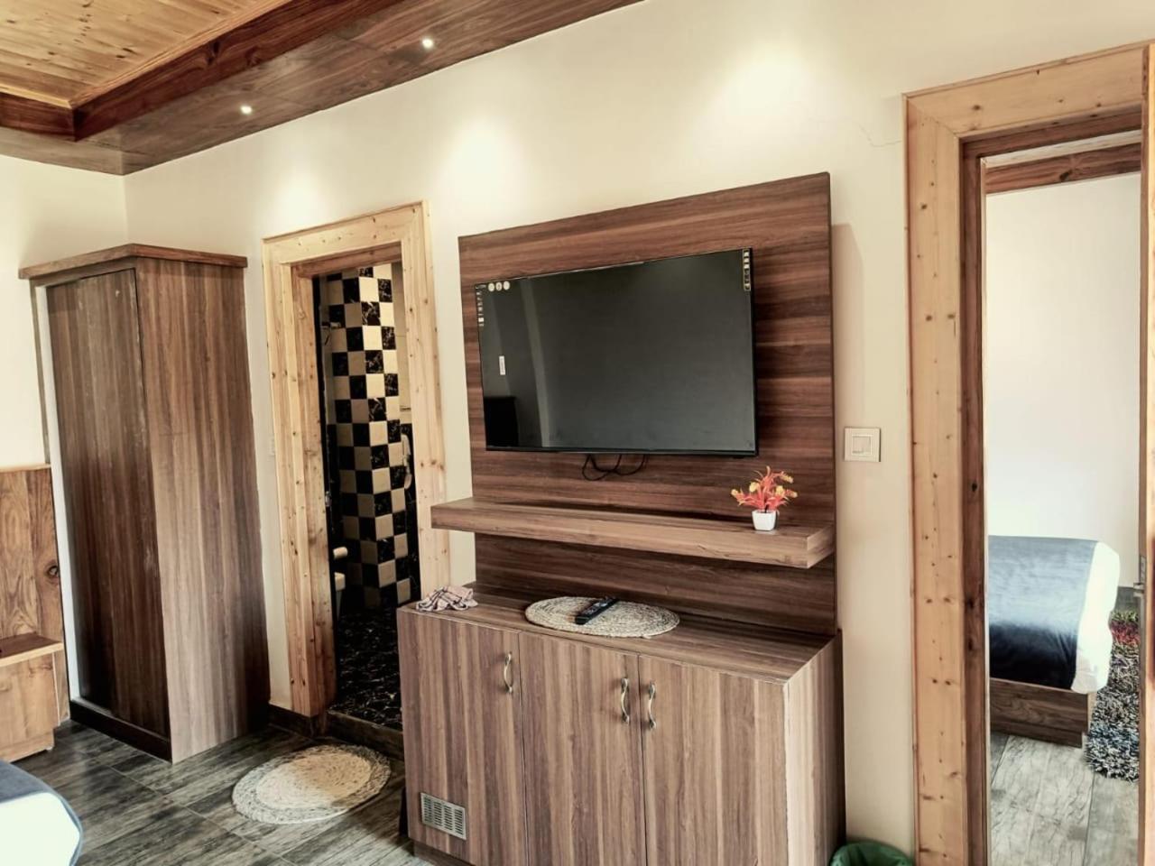 Trimounts-A Boutique Hotel & Wellnes Center In Tirthan Valley Banjār Exterior foto